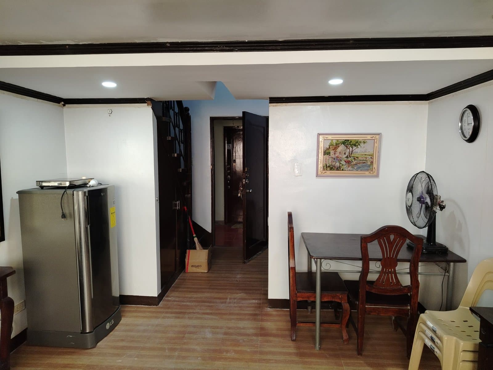 Cozy duplex condo with mezzanine, kitchen and built-in storage